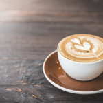 Cofeina și creierul – cum poate influența cofeina performanța cognitivă și memoria